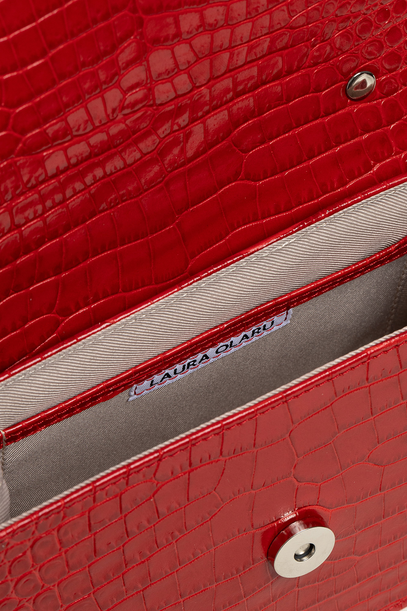 AMELIE Red Croco Leather Bag With Heart Attached - Image 8