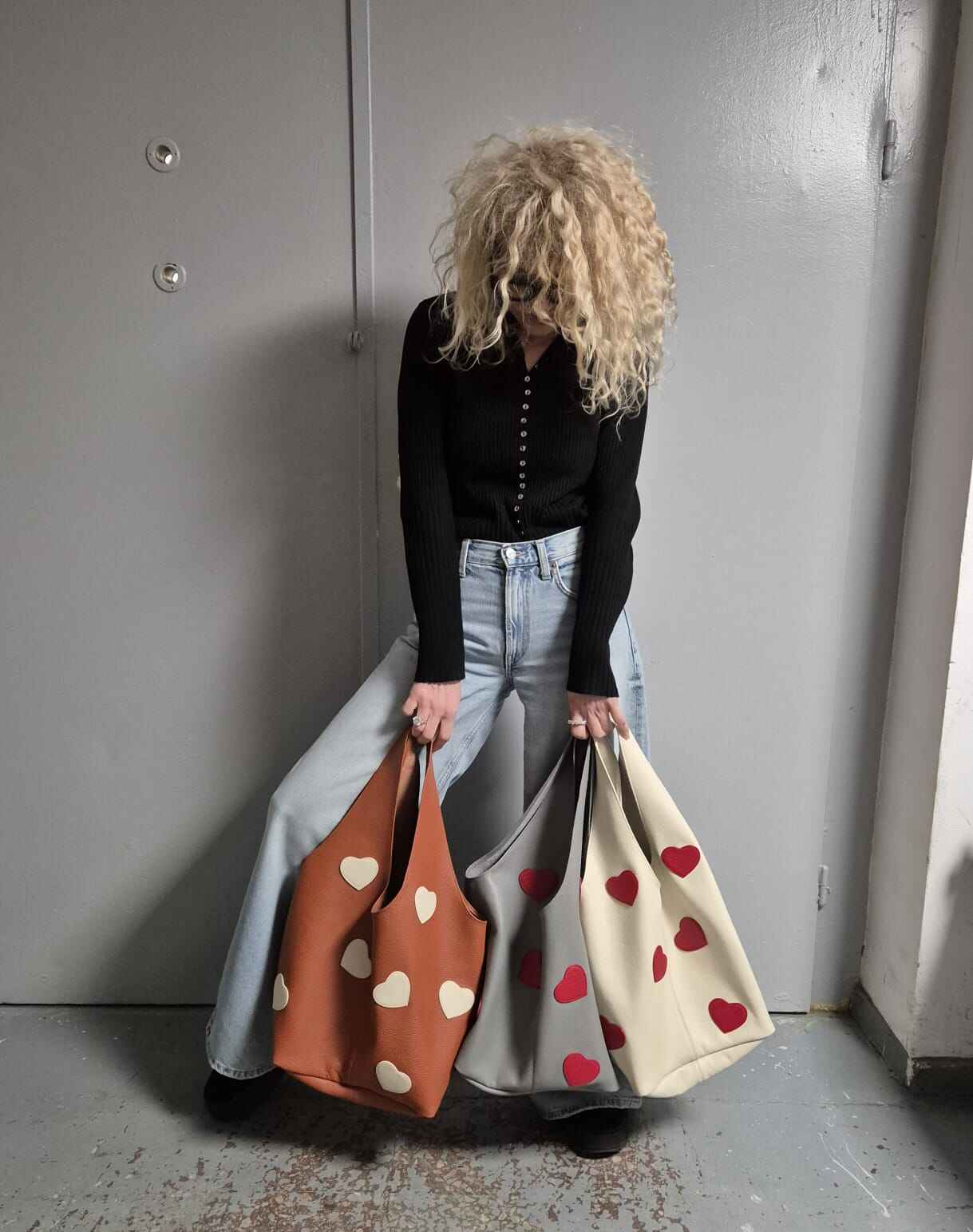 SACK Cream Leather Bag With Red Hearts Attached - Image 5