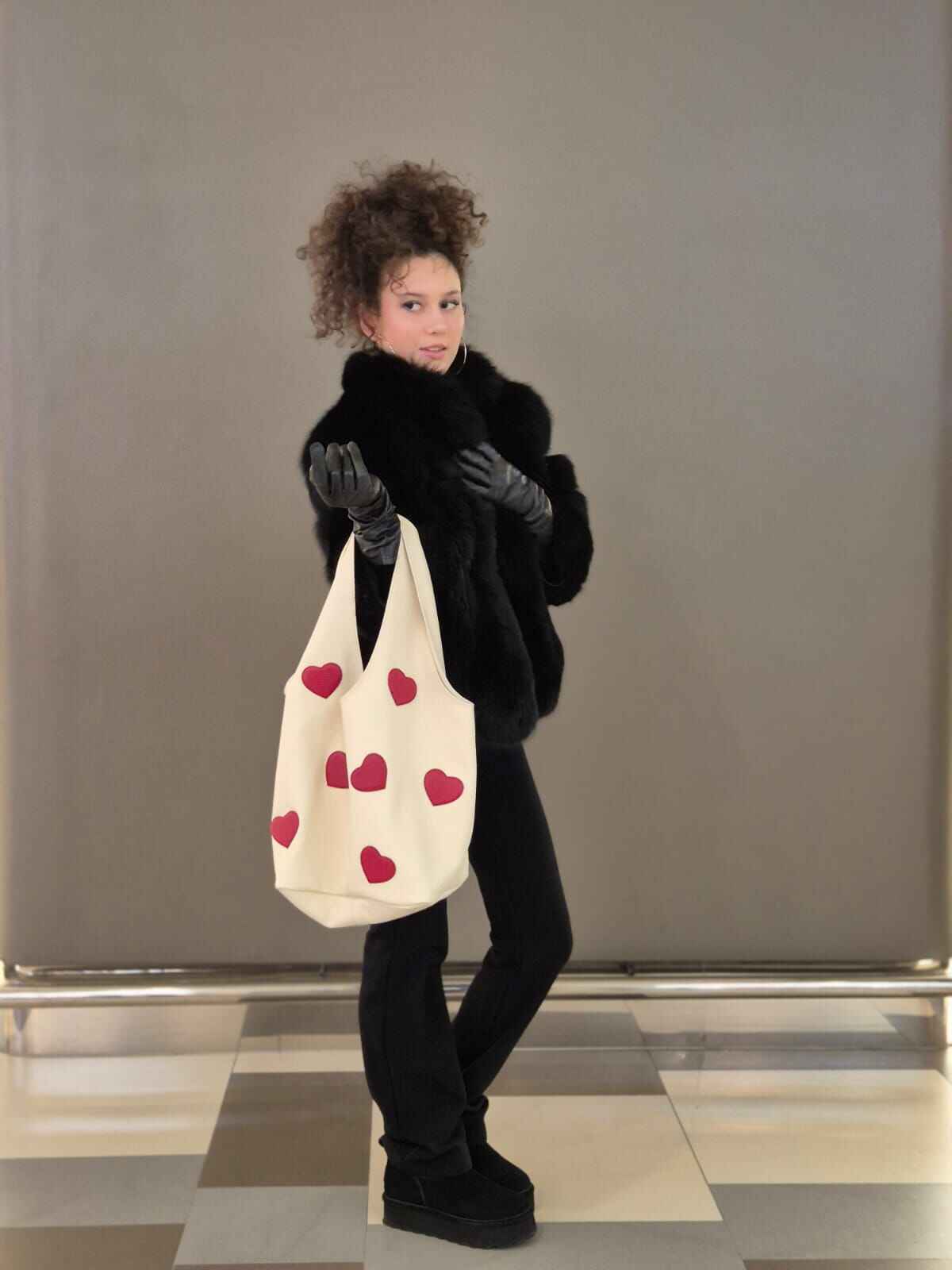 SACK Cream Leather Bag With Red Hearts Attached - Image 4